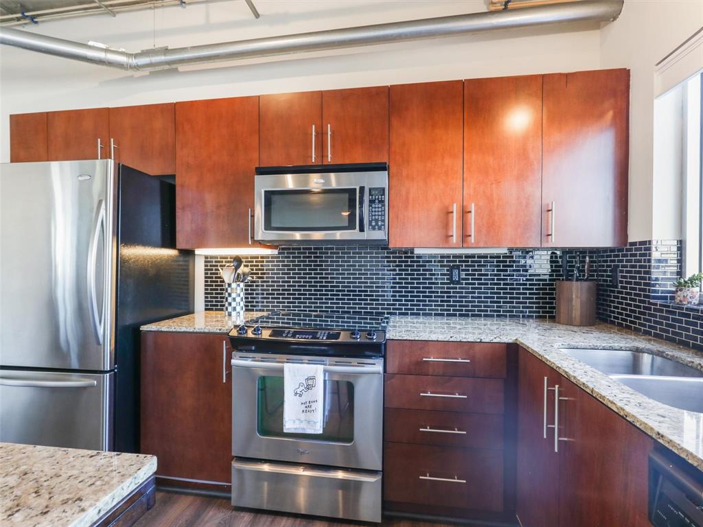 1001 Belleview Street, Unit 307 Dallas, TX 75215 - Photo 17 of 36 New Stainless refrigerator also included