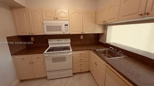 $1,860 | International Park, Miami, FL 33175