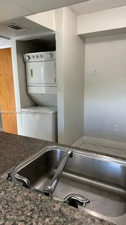 $1,860 | International Park, Miami, FL 33175