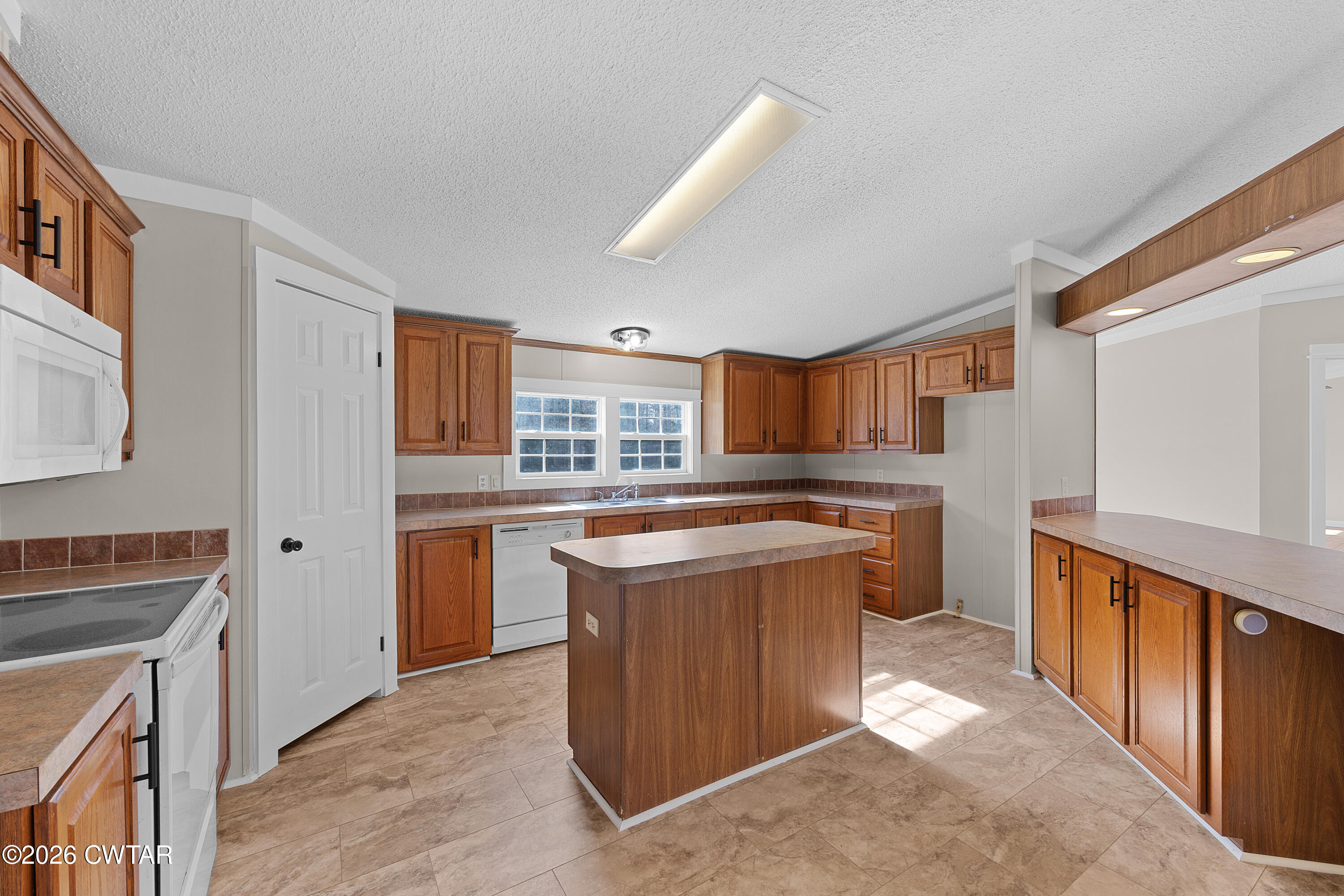 1920 Parkburg Road Medon, TN 38356 - Photo 9 of 17 a kitchen with stainless steel appliances granite countertop a stove a sink and a refrigerator