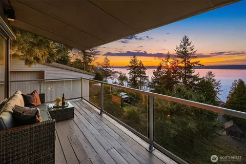$1,999,999 | 15733 25th Avenue Southwest, Burien, WA 98166
