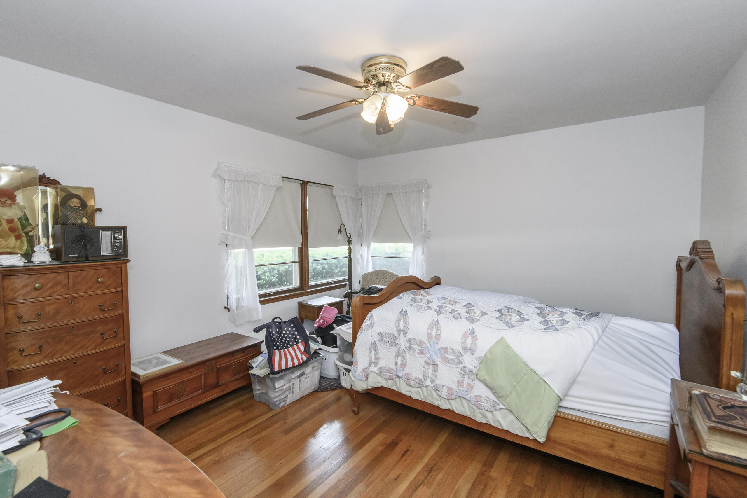 9610 North Cedarburg Road Mequon, WI 53092 - Photo 14 of 28 Primary Bedroom