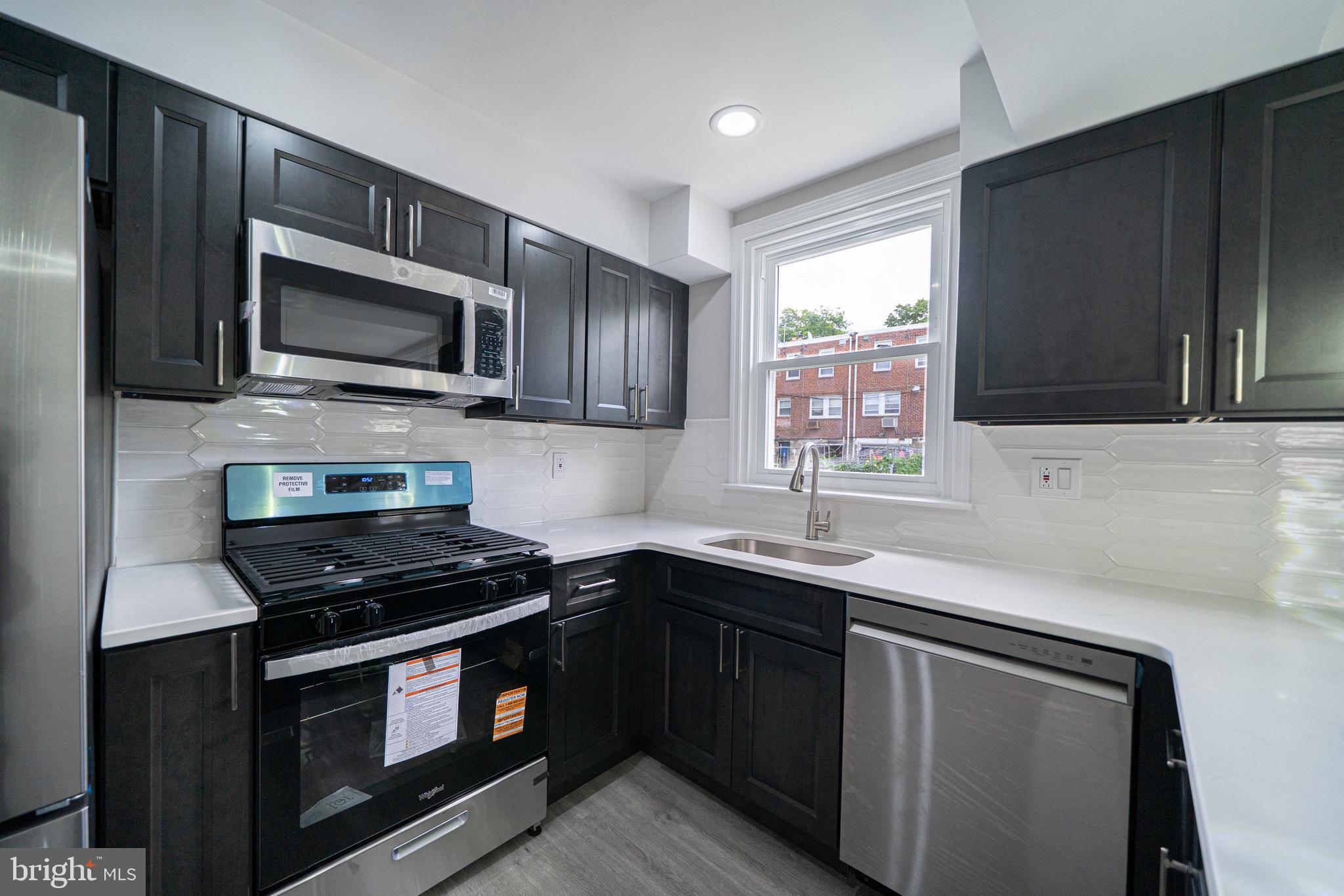 6021 Reach Street Philadelphia, PA 19111 - Photo 11 of 34