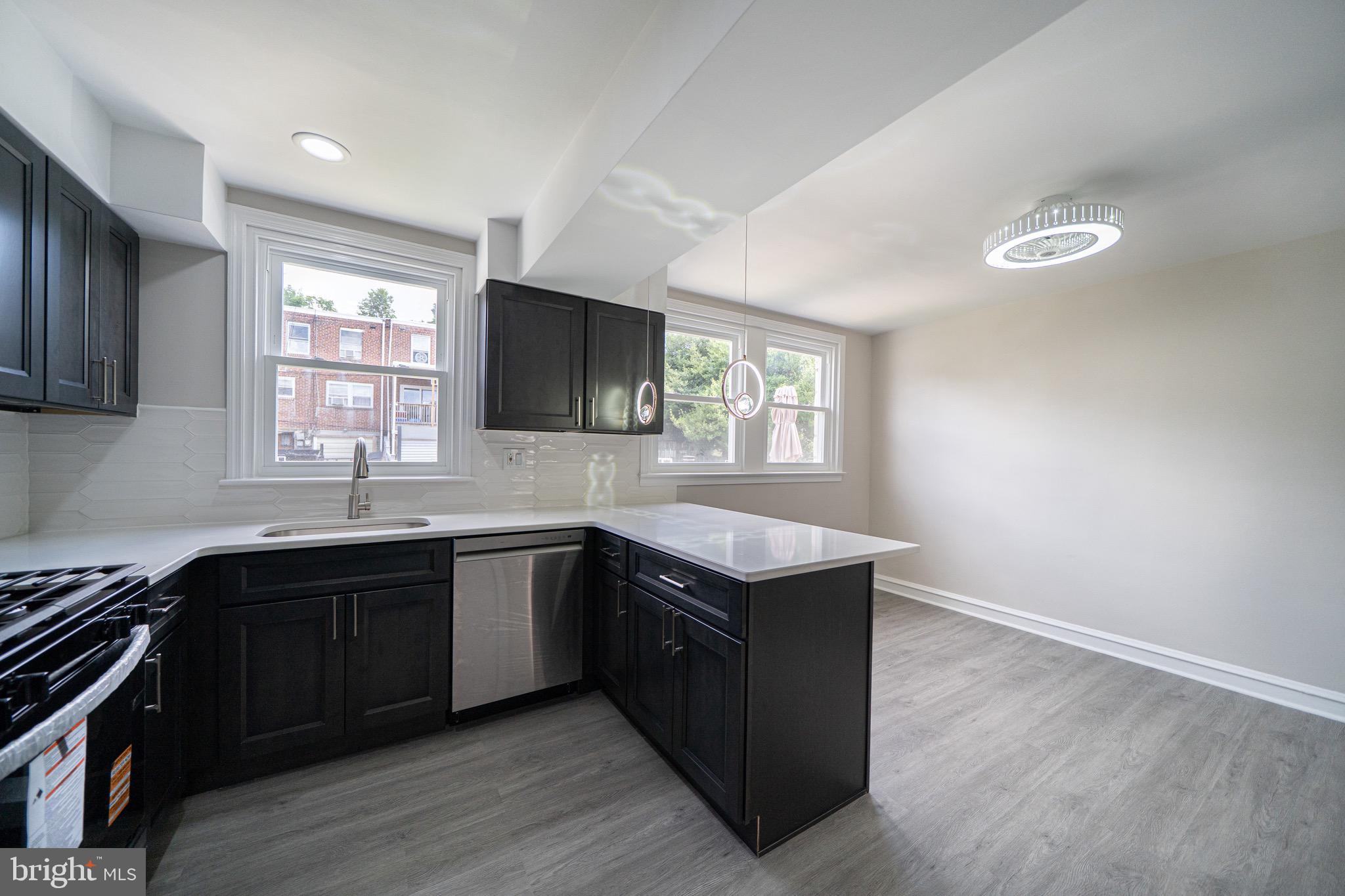 6021 Reach Street Philadelphia, PA 19111 - Photo 12 of 34