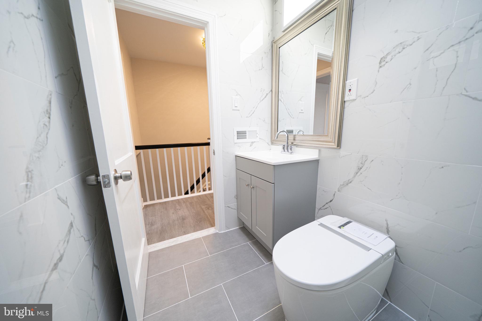 6021 Reach Street Philadelphia, PA 19111 - Photo 15 of 34