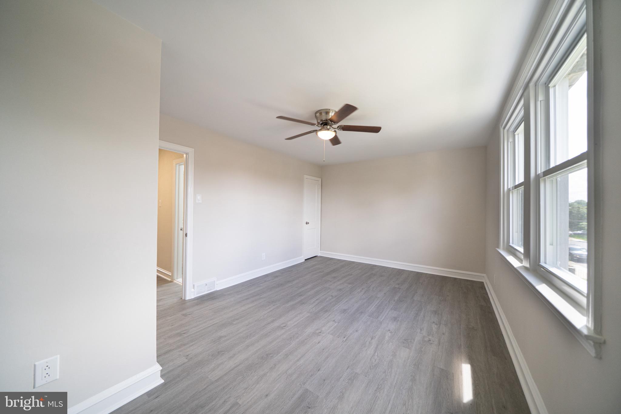 6021 Reach Street Philadelphia, PA 19111 - Photo 18 of 34