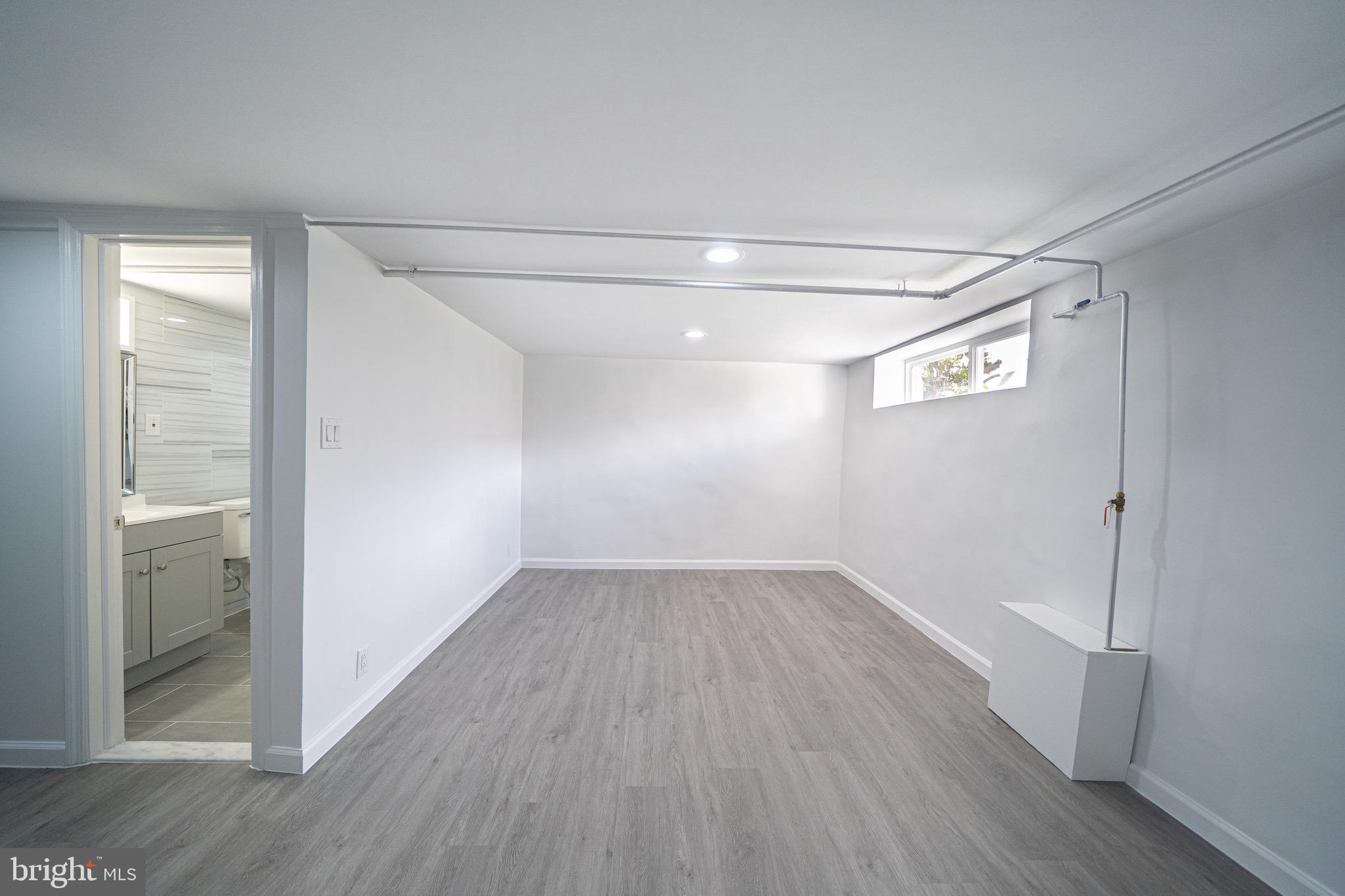 6021 Reach Street Philadelphia, PA 19111 - Photo 24 of 34