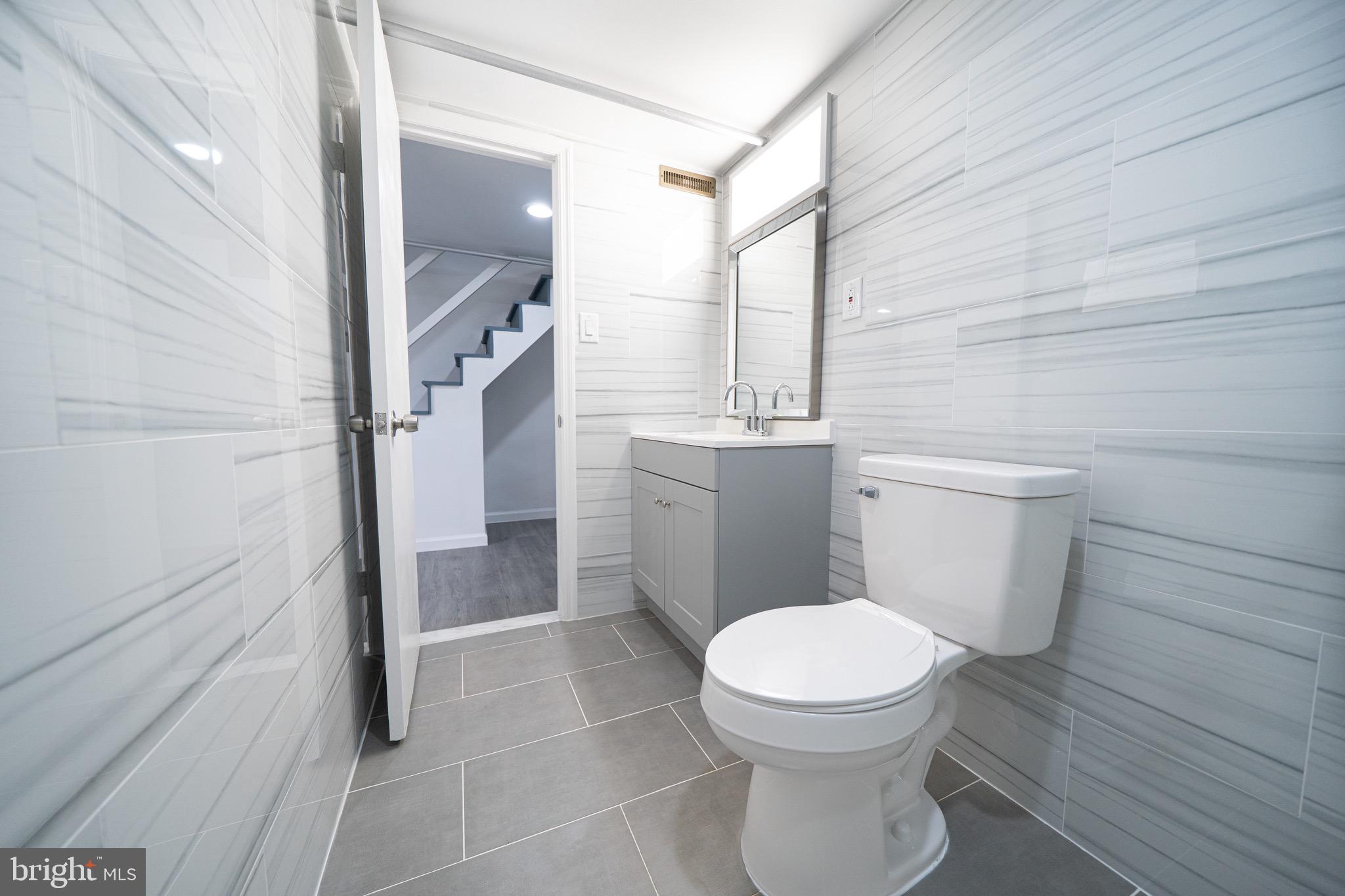 6021 Reach Street Philadelphia, PA 19111 - Photo 27 of 34