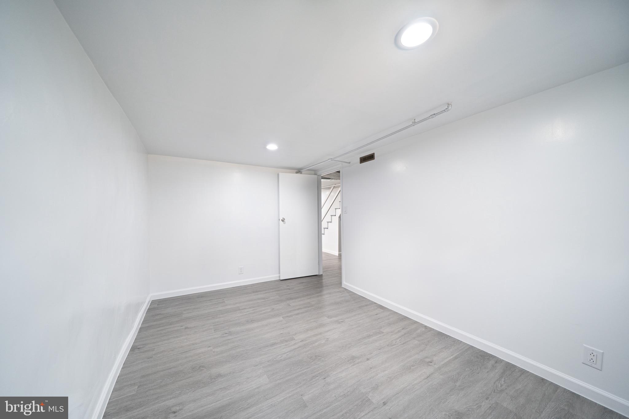 6021 Reach Street Philadelphia, PA 19111 - Photo 30 of 34