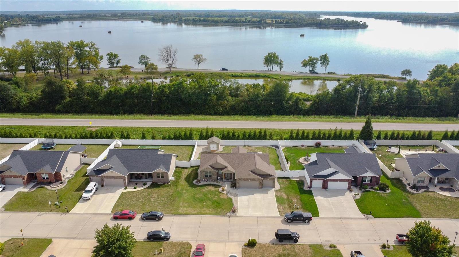 233 Emerald Way West Granite City, IL 62040 - Photo 2 of 34