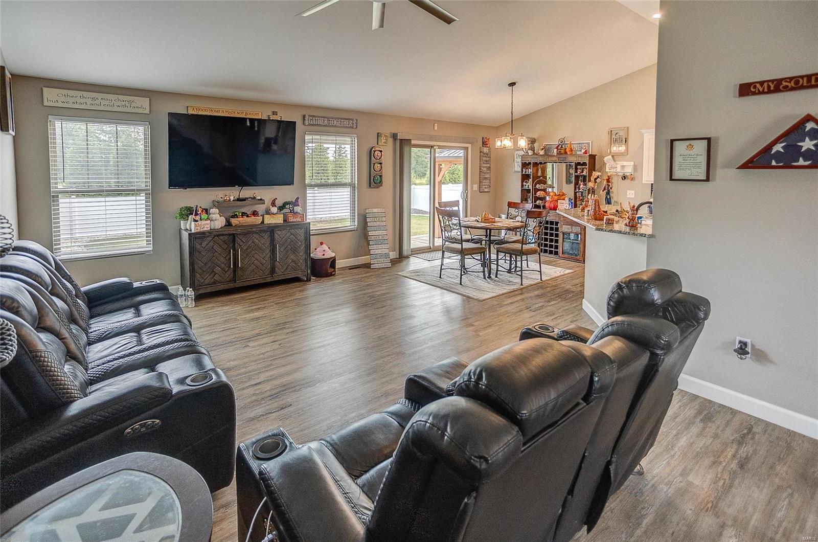 233 Emerald Way West Granite City, IL 62040 - Photo 4 of 34