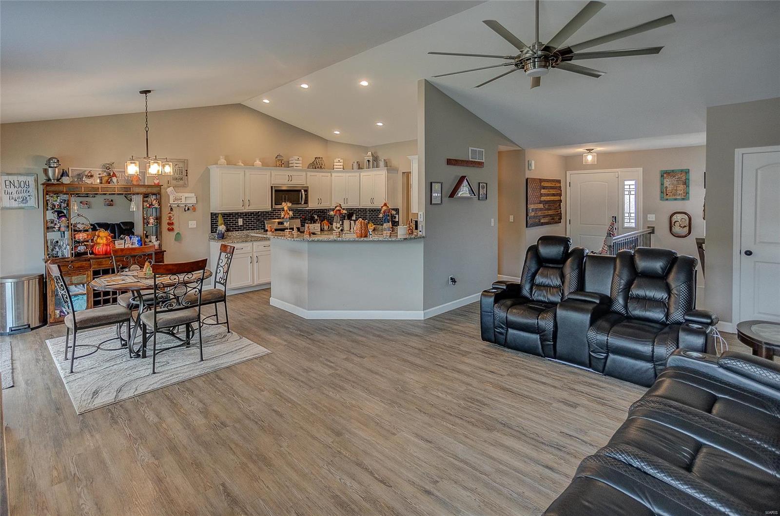 233 Emerald Way West Granite City, IL 62040 - Photo 6 of 34
