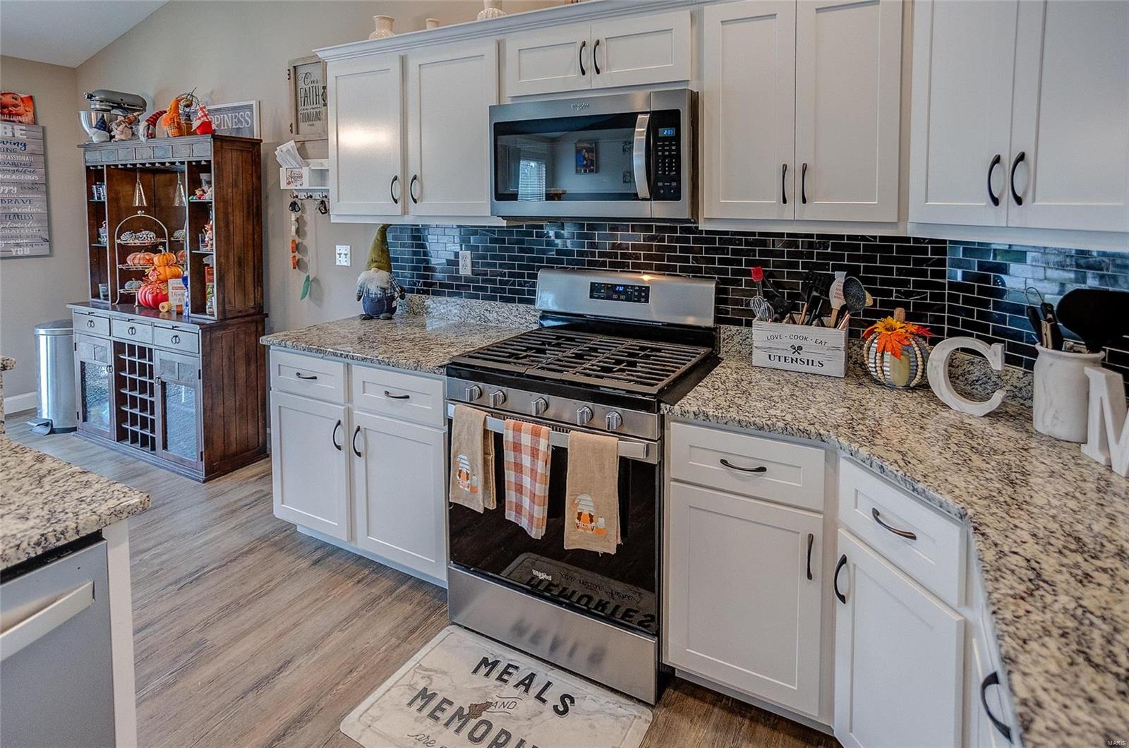 233 Emerald Way West Granite City, IL 62040 - Photo 8 of 34