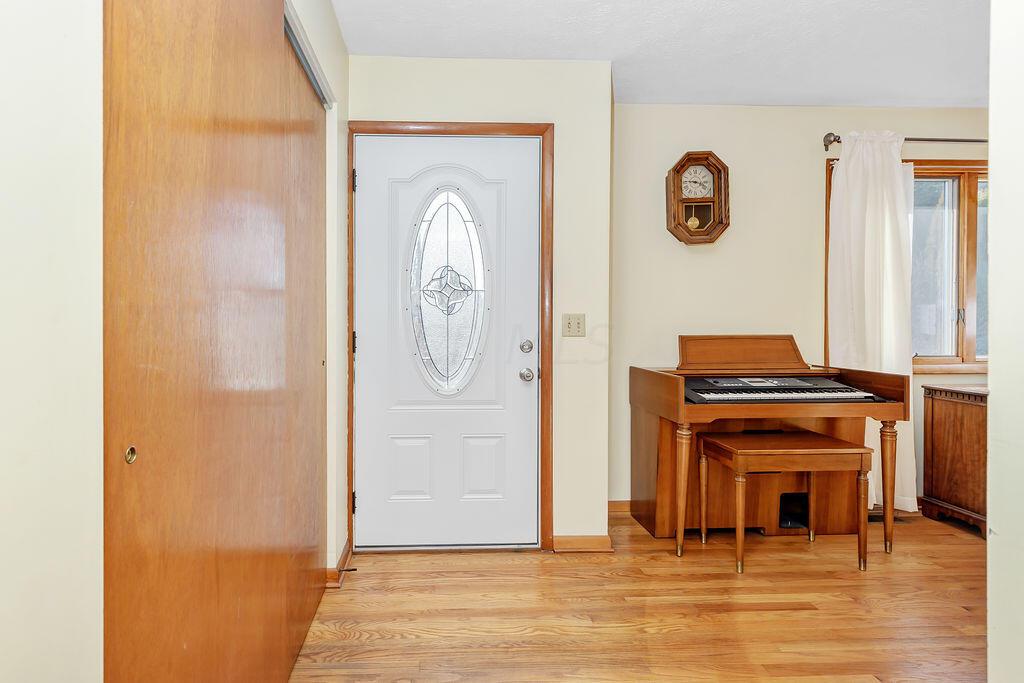 1112 Hamburg Road Southwest Lancaster, OH 43130 - Photo 14 of 40 1-Foyer