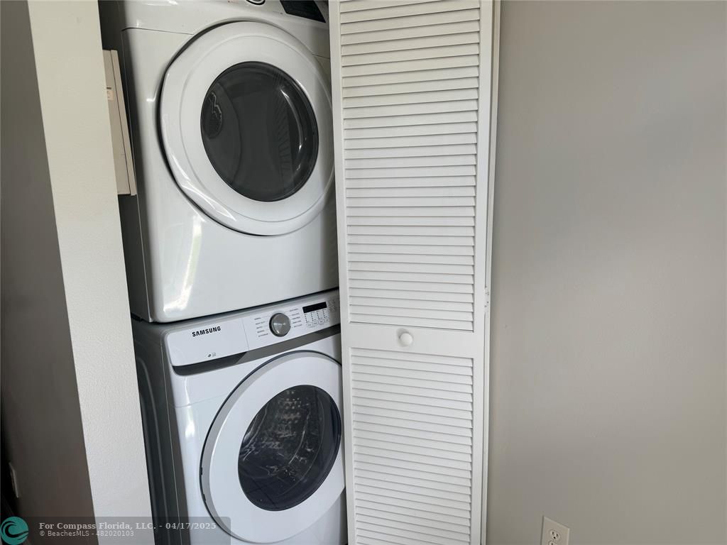 5295 Jamboree Place Margate, FL 33063 - Photo 10 of 35 a utility room with dryer and washer