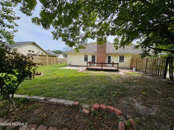 $1,750 | 218 Foxwood Court, Jacksonville, NC 28540