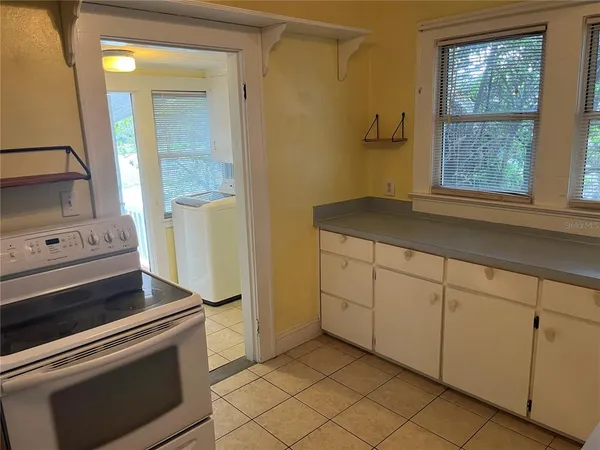 $1,800 | 3420 East Grant Street, Orlando, FL 32806