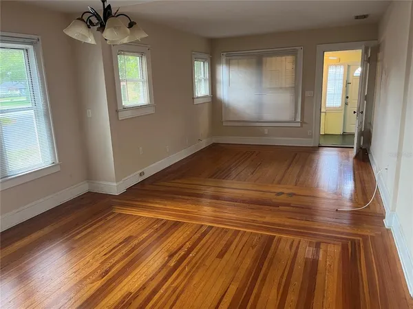 $1,800 | 3420 East Grant Street, Orlando, FL 32806