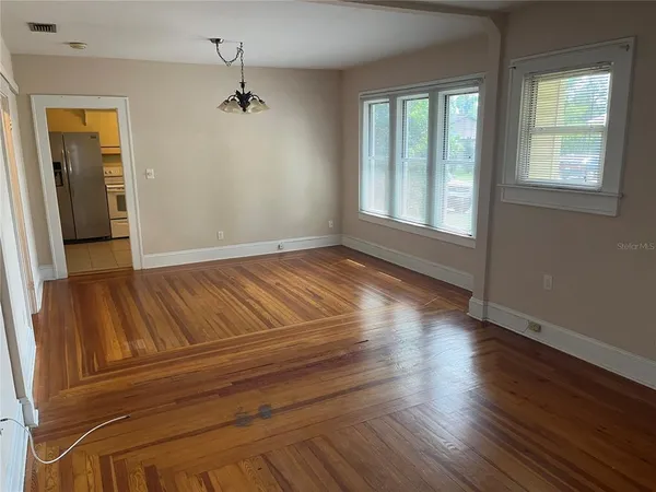 $1,800 | 3420 East Grant Street, Orlando, FL 32806