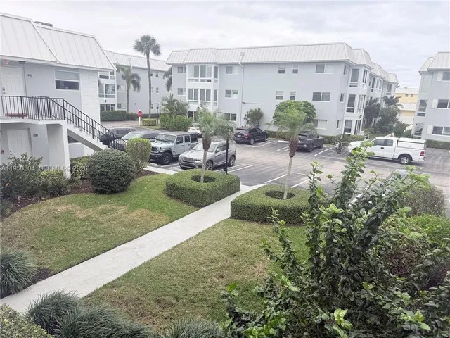 $239,900 | 18 Colonial Club Drive, Unit 202, Boynton Beach, FL 33435