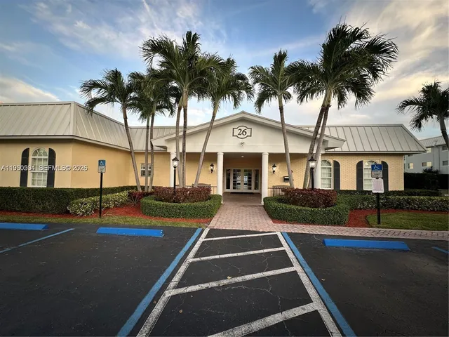 $239,900 | 18 Colonial Club Drive, Unit 202, Boynton Beach, FL 33435