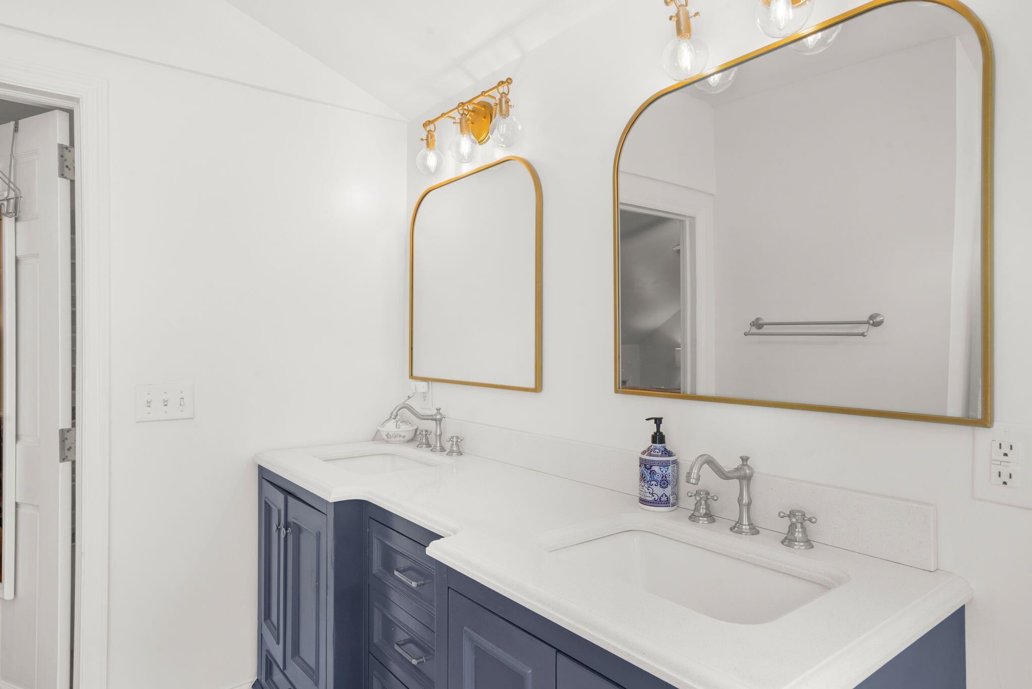3 Craven Avenue Charleston, SC 29407 - Photo 37 of 56 Updated Vanity