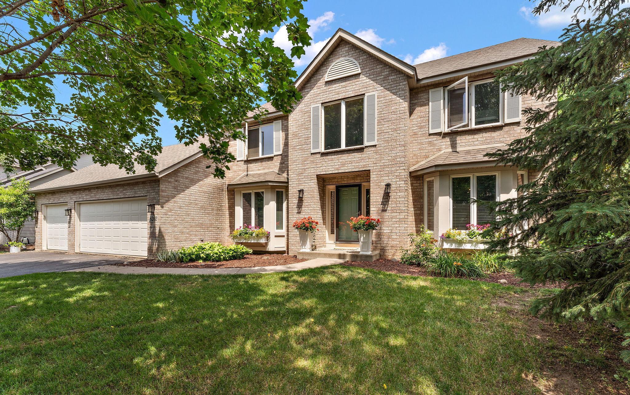 8202 Enclave Road Woodbury, MN 55125 - Photo 1 of 39 Gallery Image 1