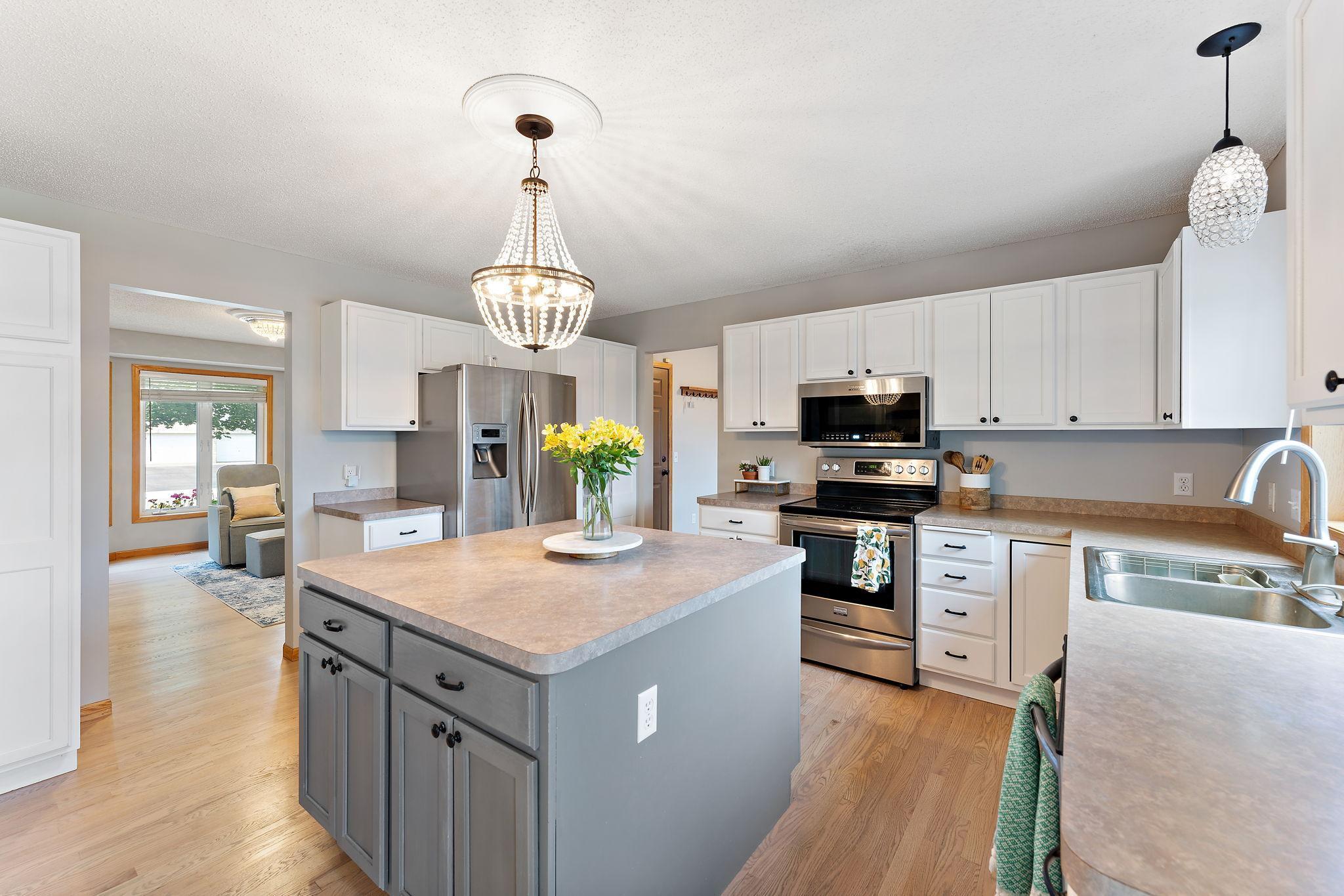 8202 Enclave Road Woodbury, MN 55125 - Photo 18 of 39 Gallery Image 18