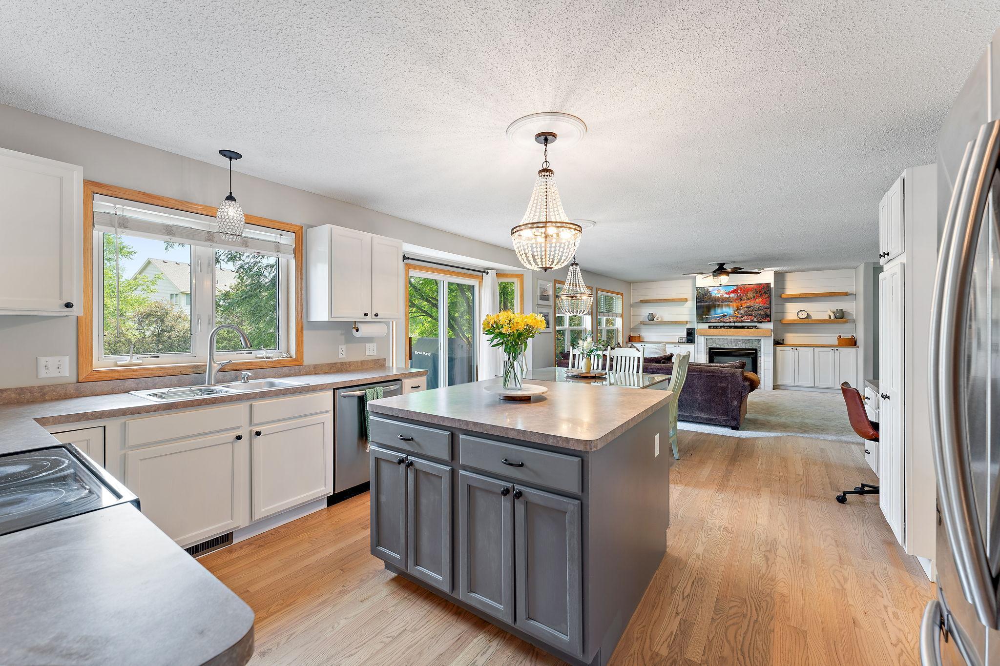8202 Enclave Road Woodbury, MN 55125 - Photo 20 of 39 Gallery Image 20