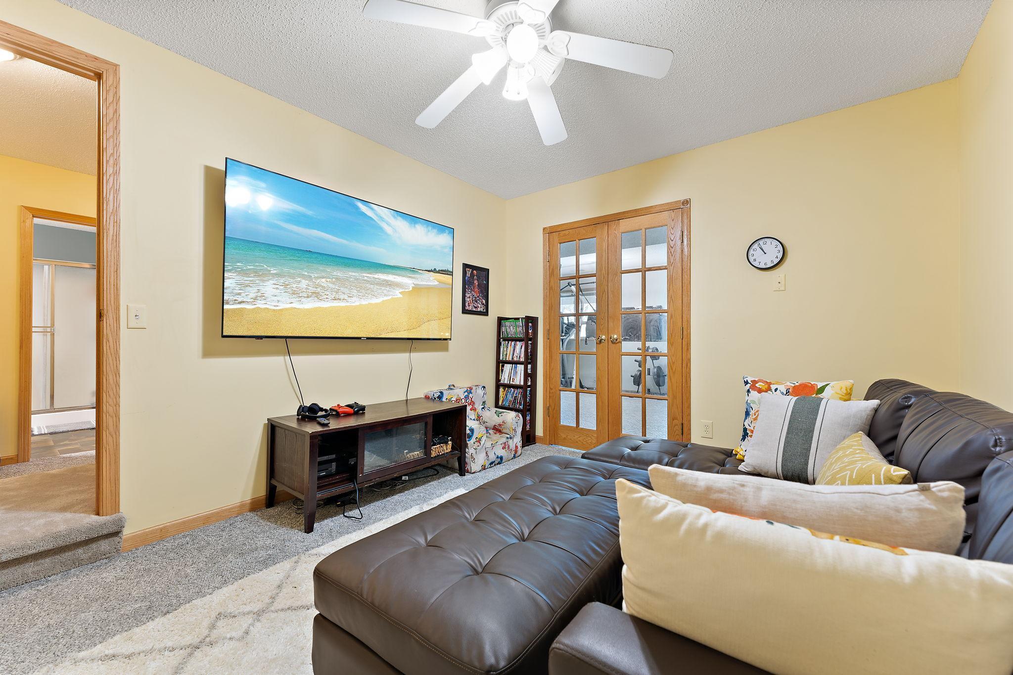 8202 Enclave Road Woodbury, MN 55125 - Photo 29 of 39 Gallery Image 29