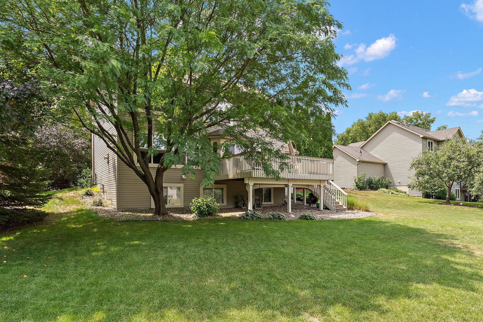 8202 Enclave Road Woodbury, MN 55125 - Photo 4 of 39 Gallery Image 4