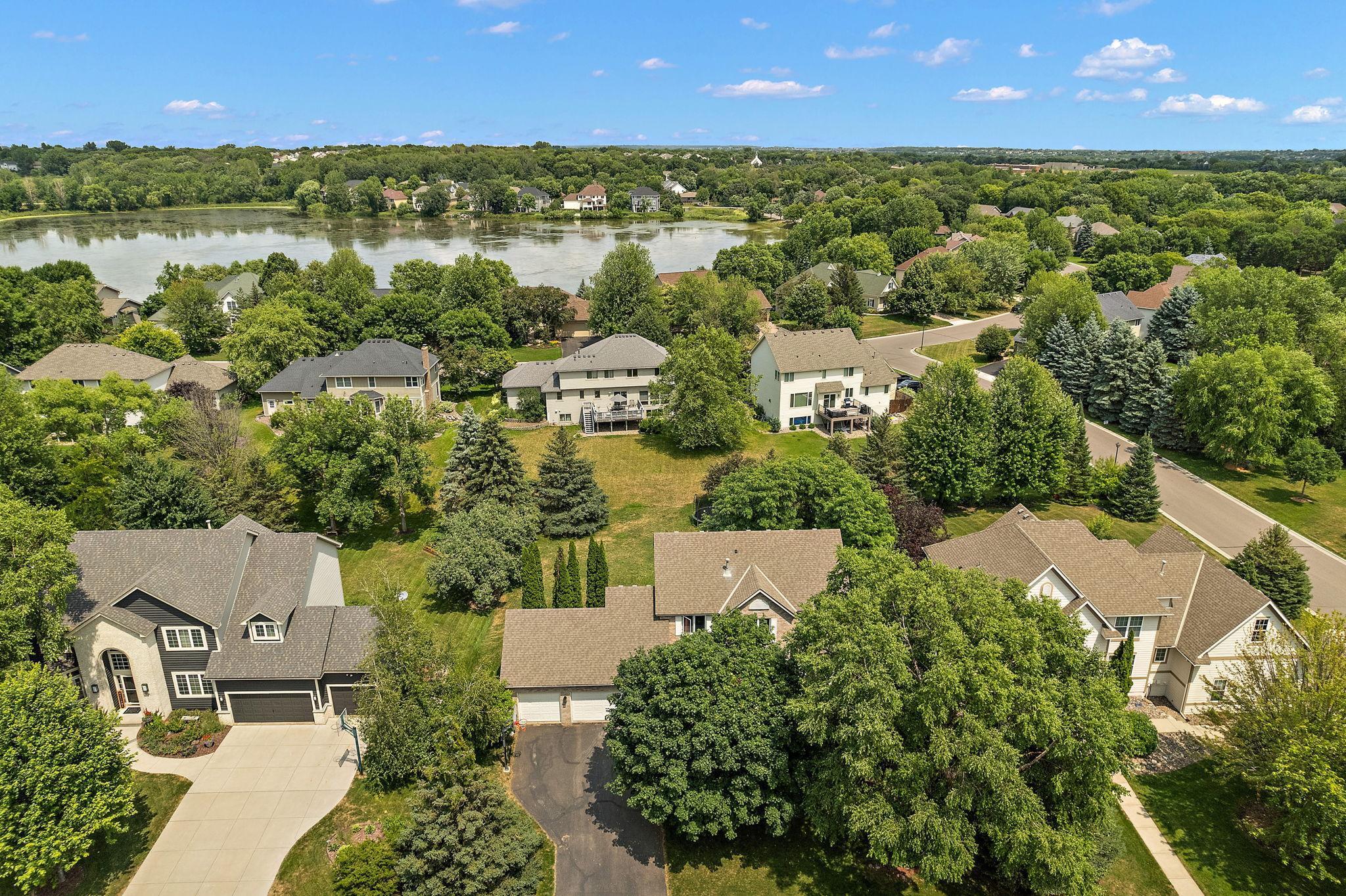 8202 Enclave Road Woodbury, MN 55125 - Photo 10 of 39 Gallery Image 10