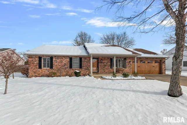 $320,000 | 504 Garden Court, Chatham, IL 62629