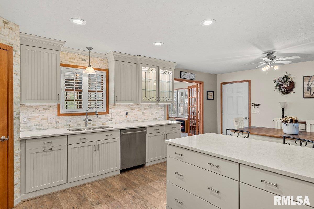 504 Garden Court Chatham, IL 62629 - Photo 15 of 36