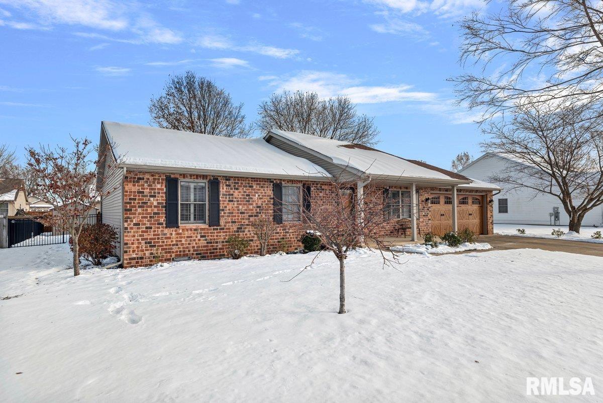 504 Garden Court Chatham, IL 62629 - Photo 2 of 36