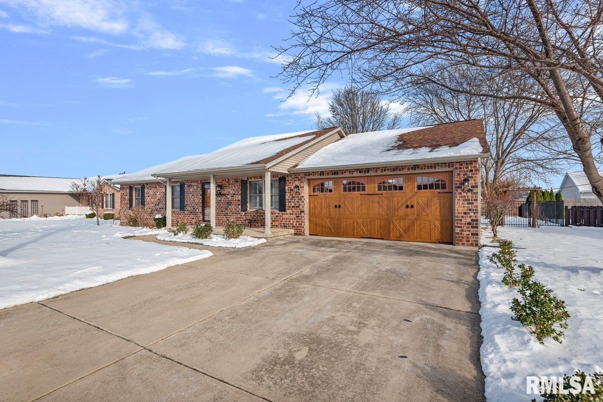 504 Garden Court Chatham, IL 62629 - Photo 3 of 36