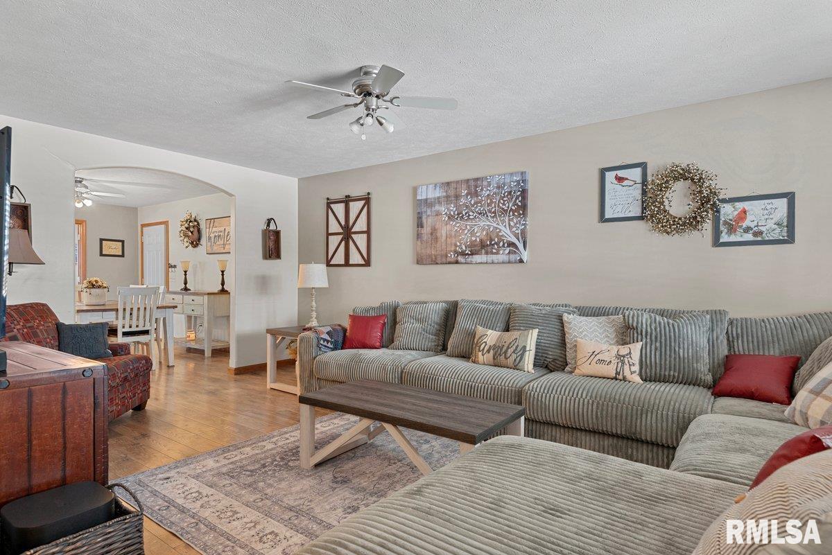 504 Garden Court Chatham, IL 62629 - Photo 5 of 36