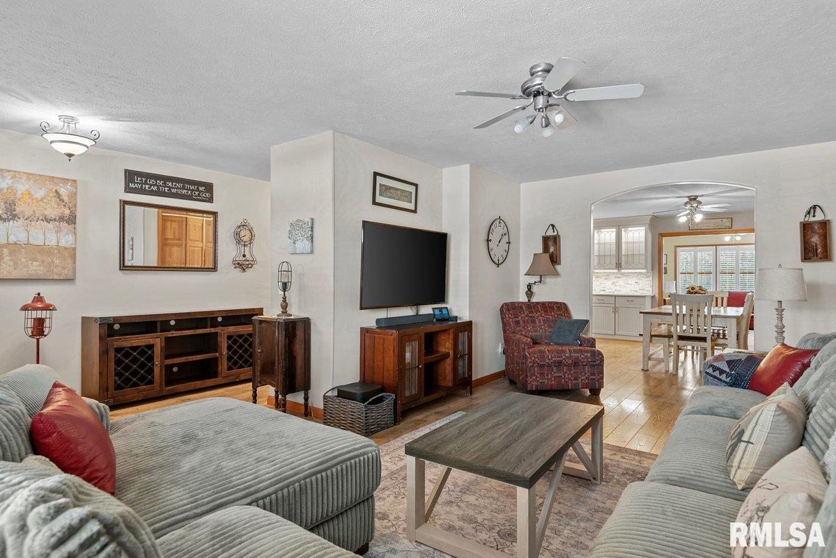 504 Garden Court Chatham, IL 62629 - Photo 6 of 36