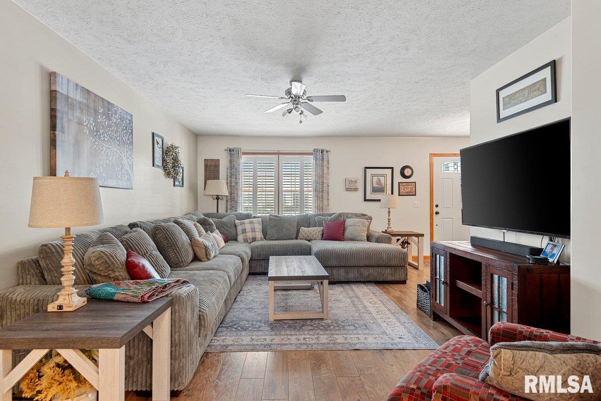 504 Garden Court Chatham, IL 62629 - Photo 8 of 36