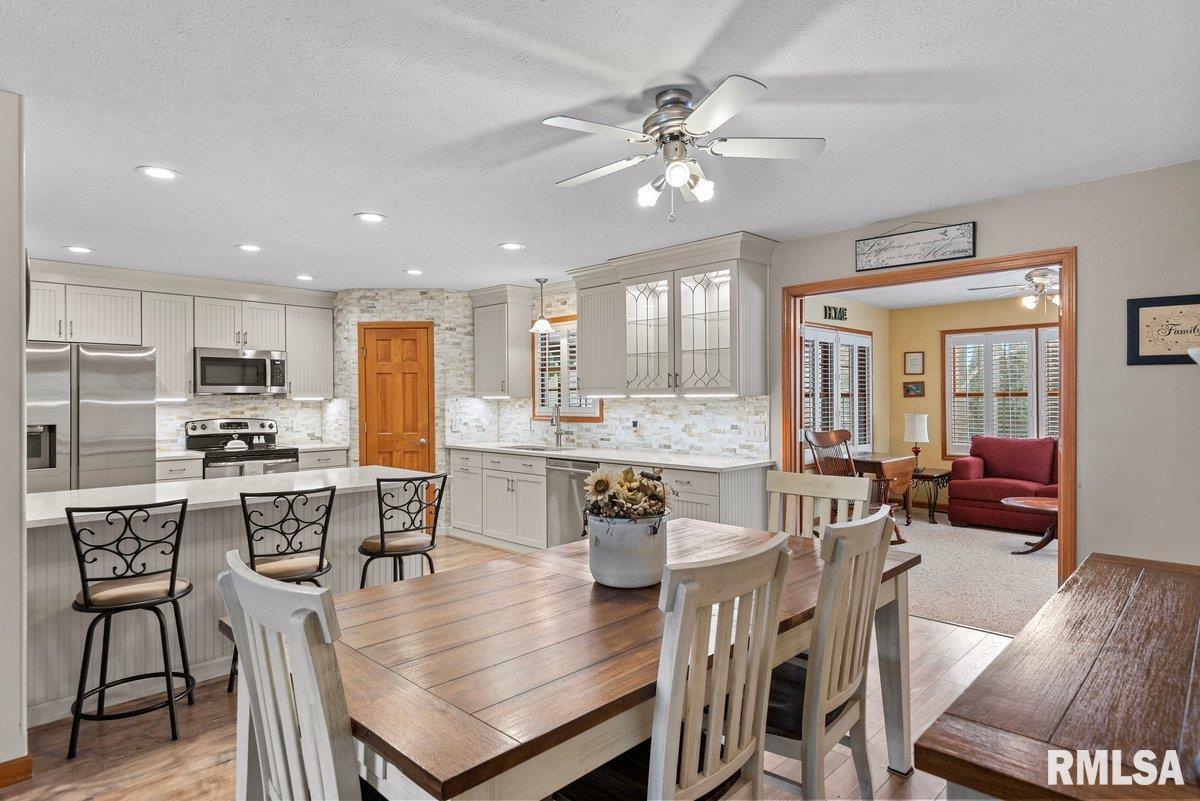 504 Garden Court Chatham, IL 62629 - Photo 10 of 36