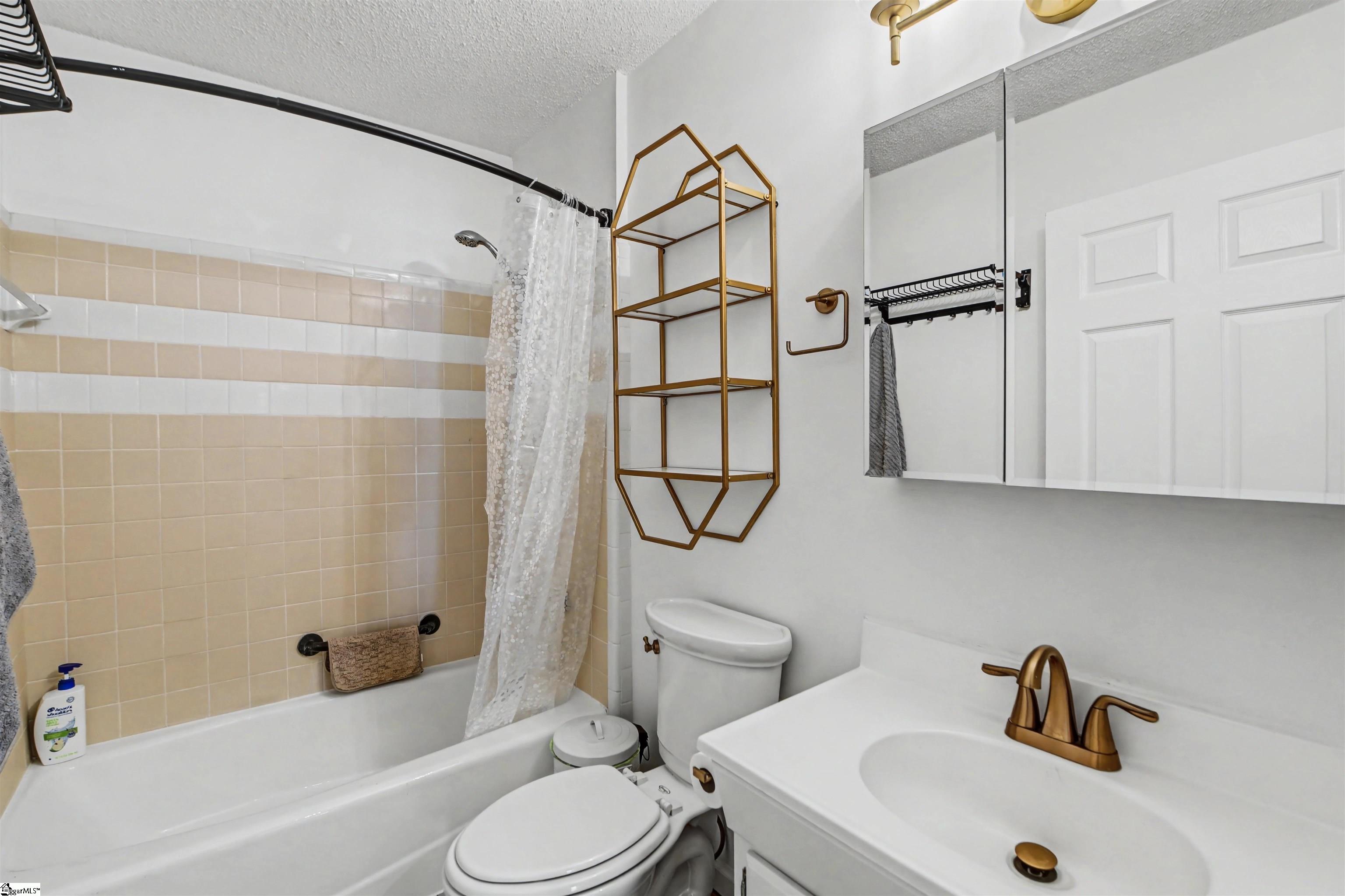 1126 Greenpond Road Woodruff, SC 29388 - Photo 15 of 48