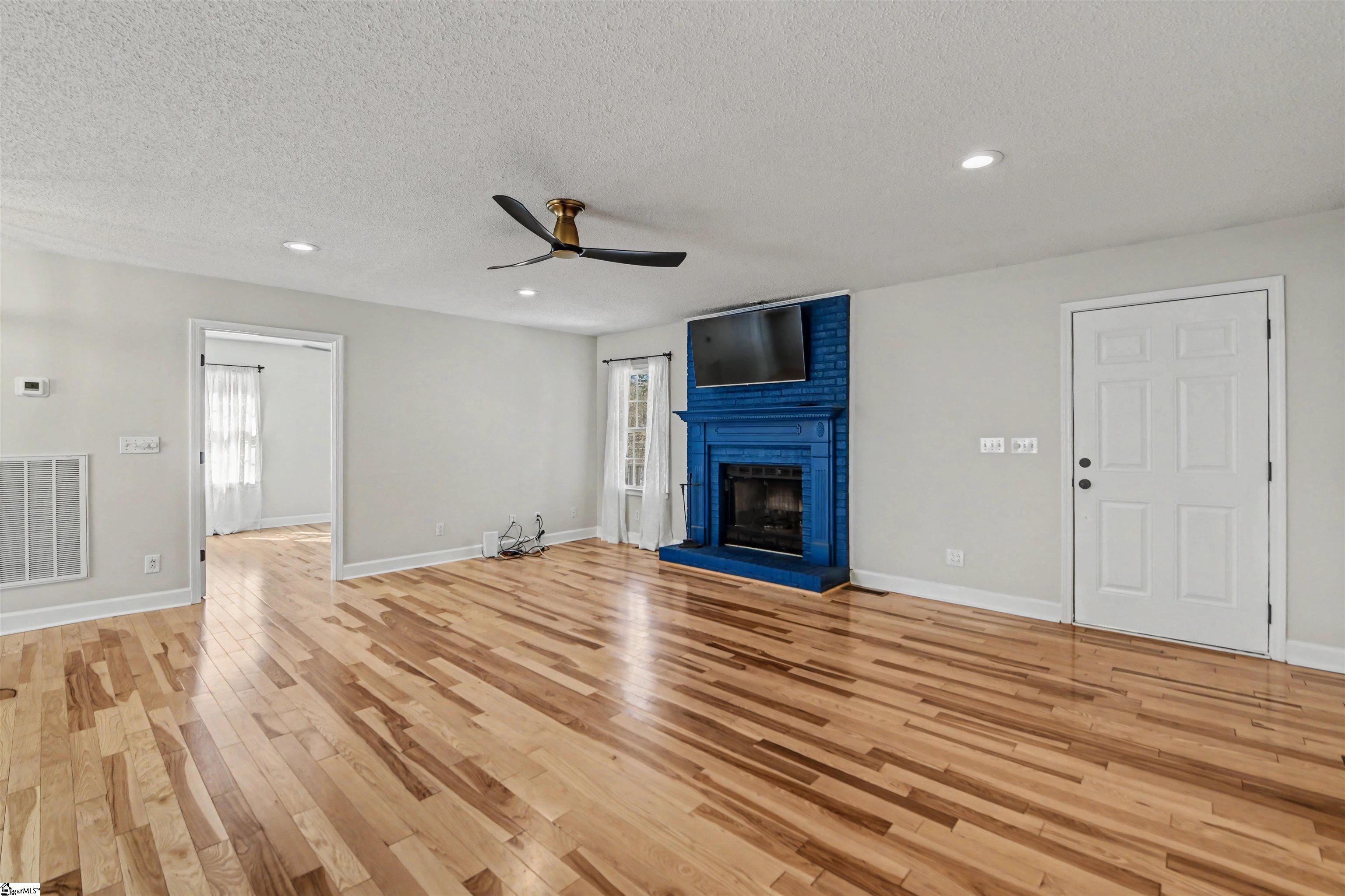 1126 Greenpond Road Woodruff, SC 29388 - Photo 7 of 48