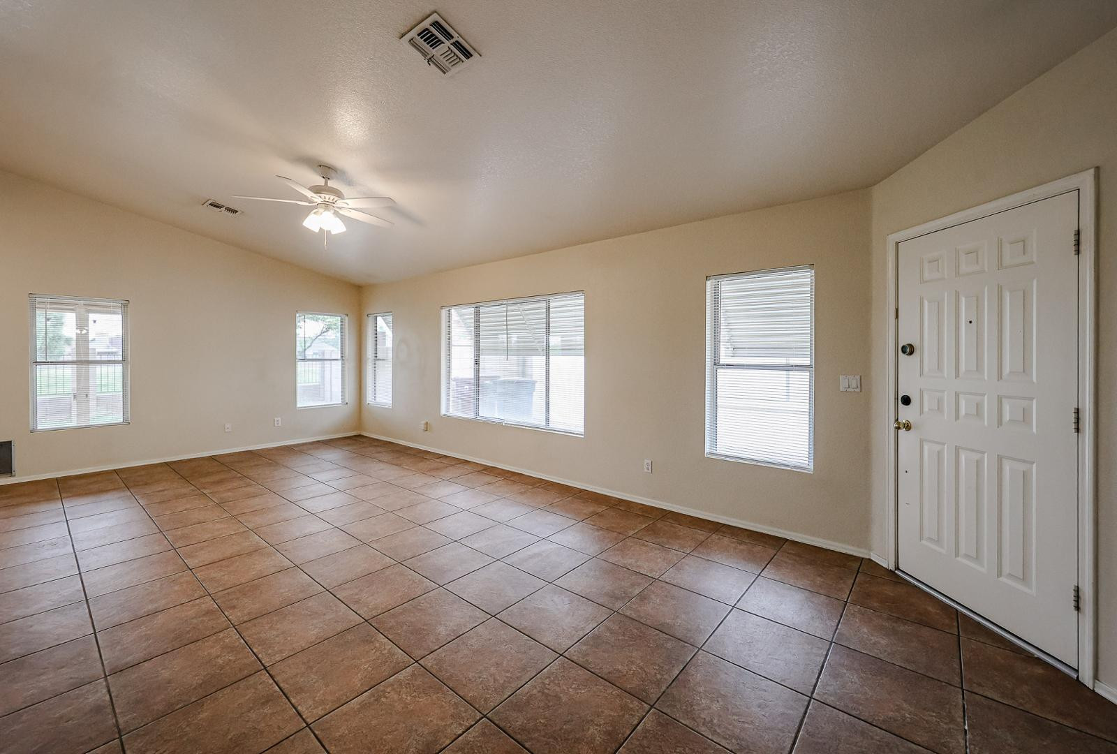 10935 West Ruth Avenue Peoria, AZ 85345 - Photo 7 of 33 Photo #7