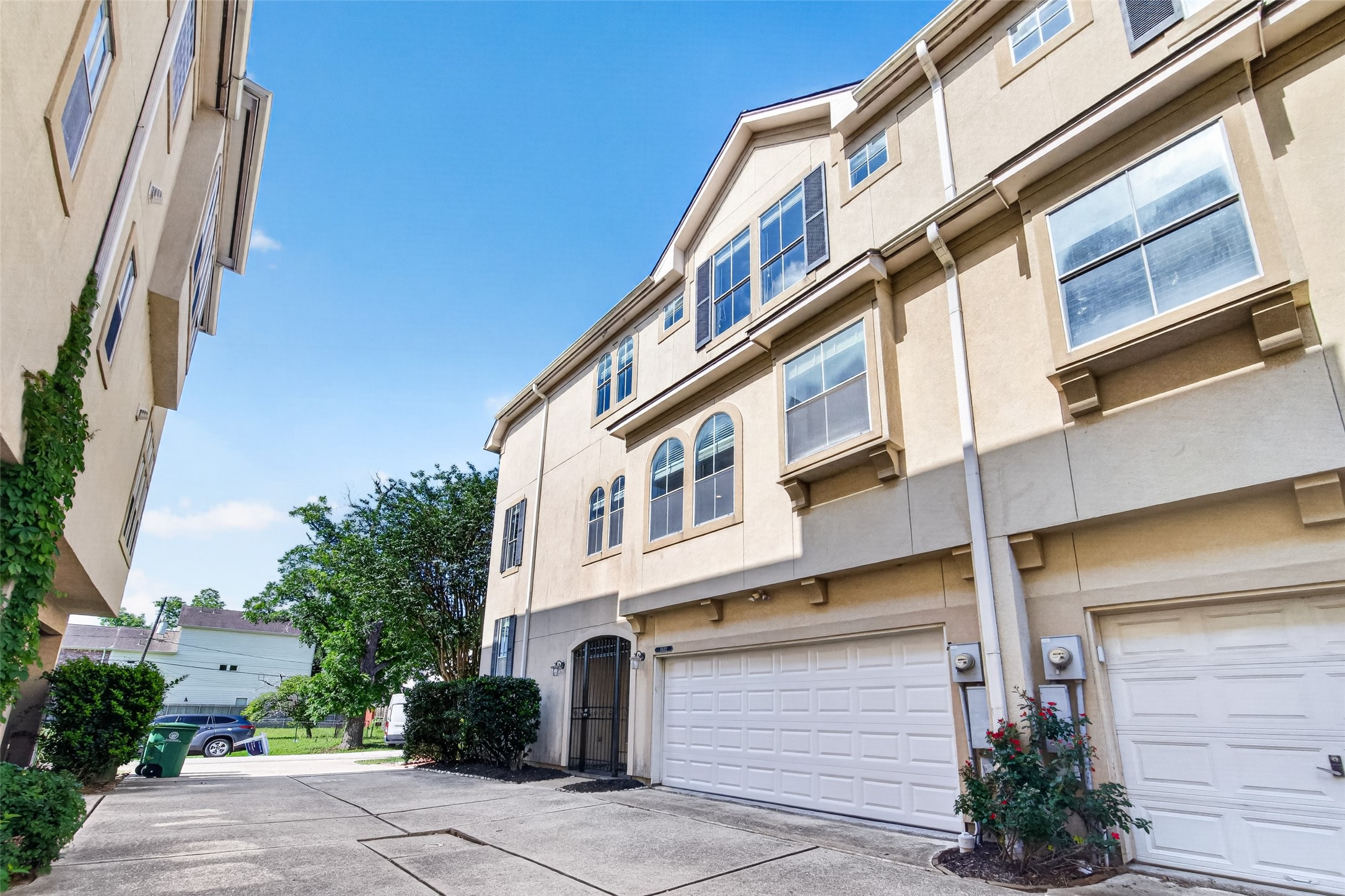 4502 Rose Street Houston, TX 77007 - Photo 6 of 40 This home is one of only 5 in this community.