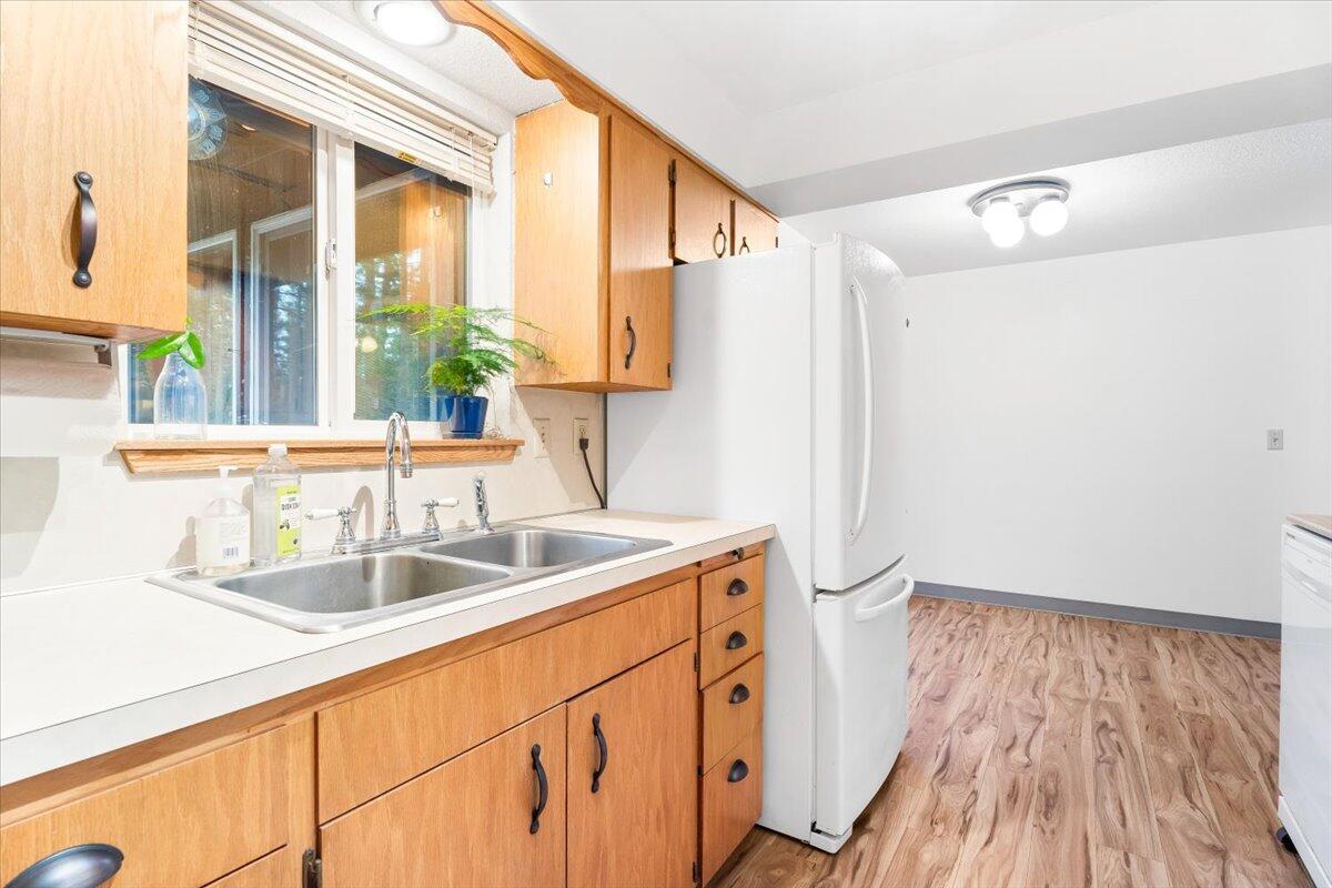 51520 Ash Road La Pine, OR 97739 - Photo 20 of 57 28-Kitchen