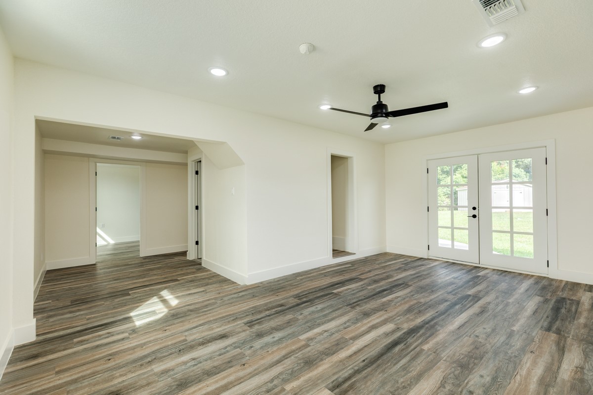 1200 Gifford Lane Angleton, TX 77515 - Photo 16 of 26 a view of an empty room with a window