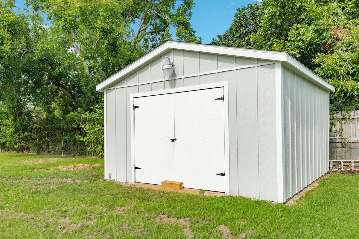 1200 Gifford Lane Angleton, TX 77515 - Photo 9 of 26 a white house with green field in front of it