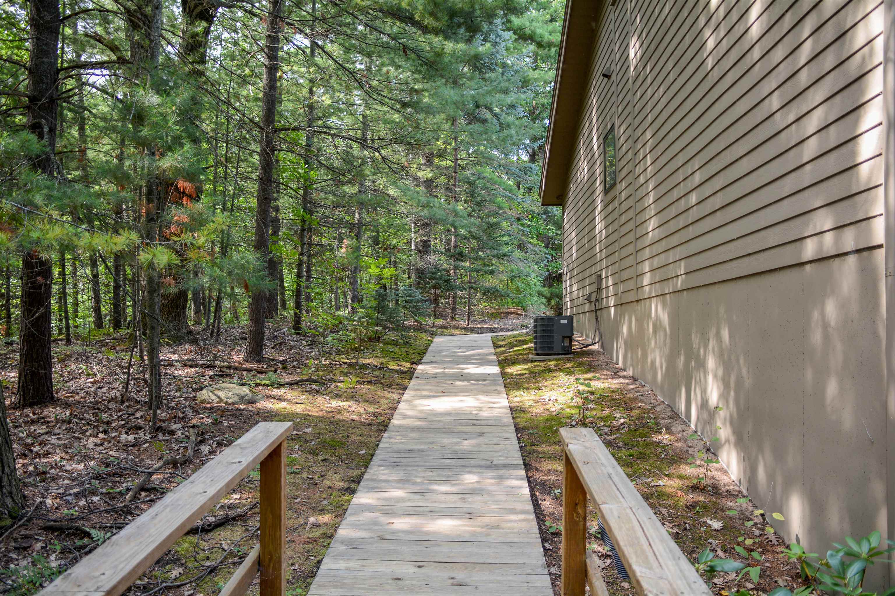 6756 Mission Ridge Traverse City, MI 49686 - Photo 7 of 47 1938429-52223688-029f-4d3f-b95f-1048e865a197.JPG