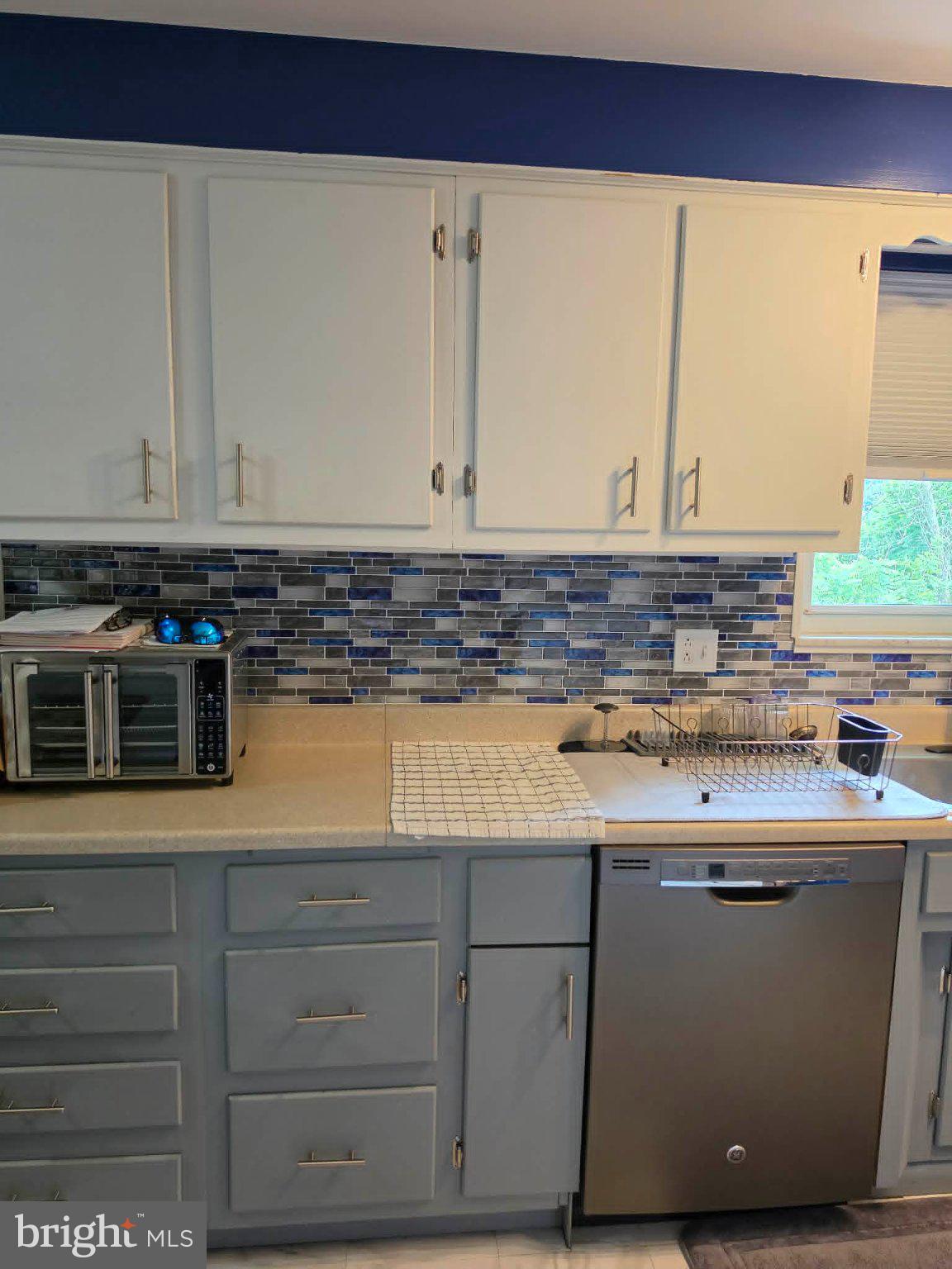 11275 Raystown Road Huntingdon, PA 16652 - Photo 13 of 29 Modern kitchen with stylish backsplash.