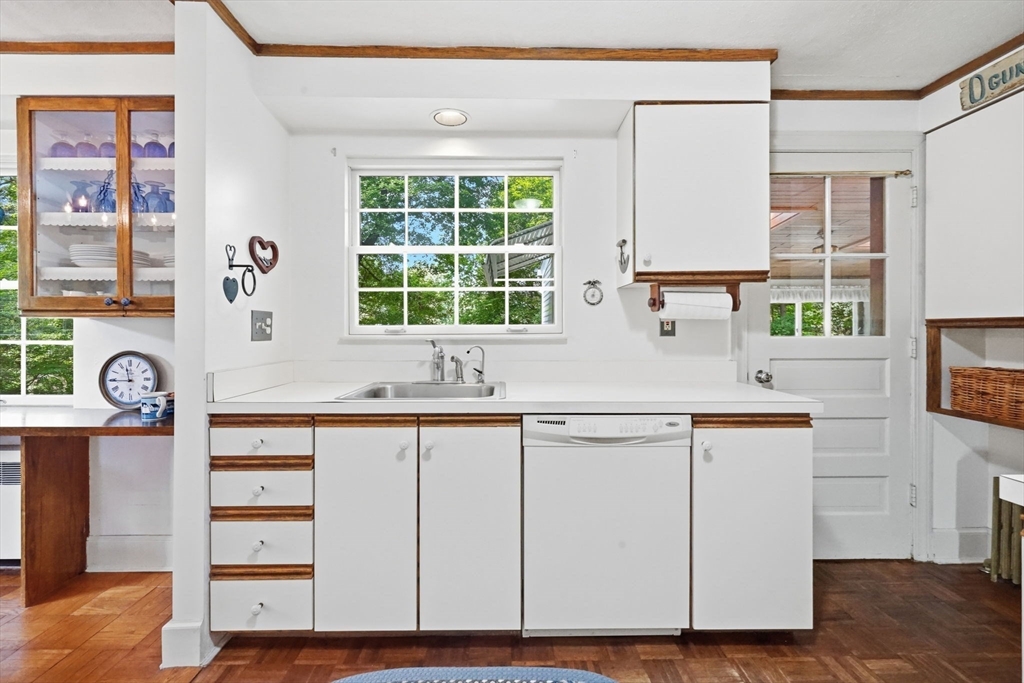 1374 Plumtree Road Springfield, MA 01119 - Photo 7 of 35 Gallery Image 7